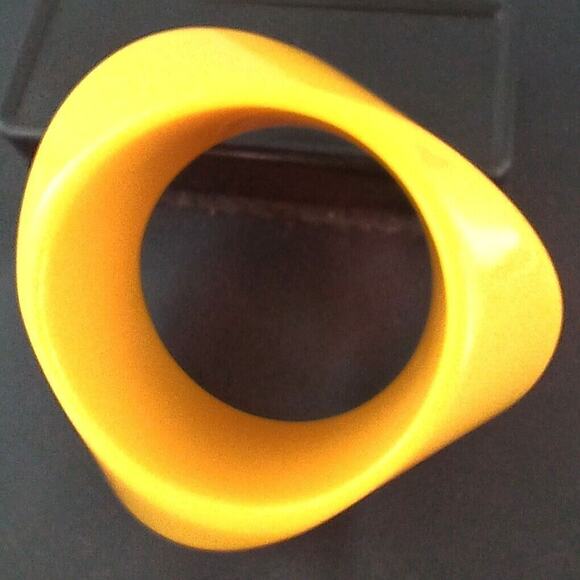 Vintage Chunky Yellow Bakelite Bangle Bracelet 2.5” Abstract Design - Picture 10 of 12